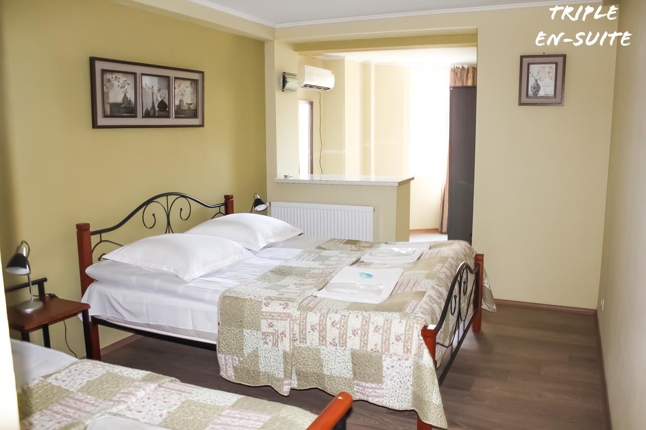 Red Fox Guesthouse Tbilisi Ngoại thất bức ảnh