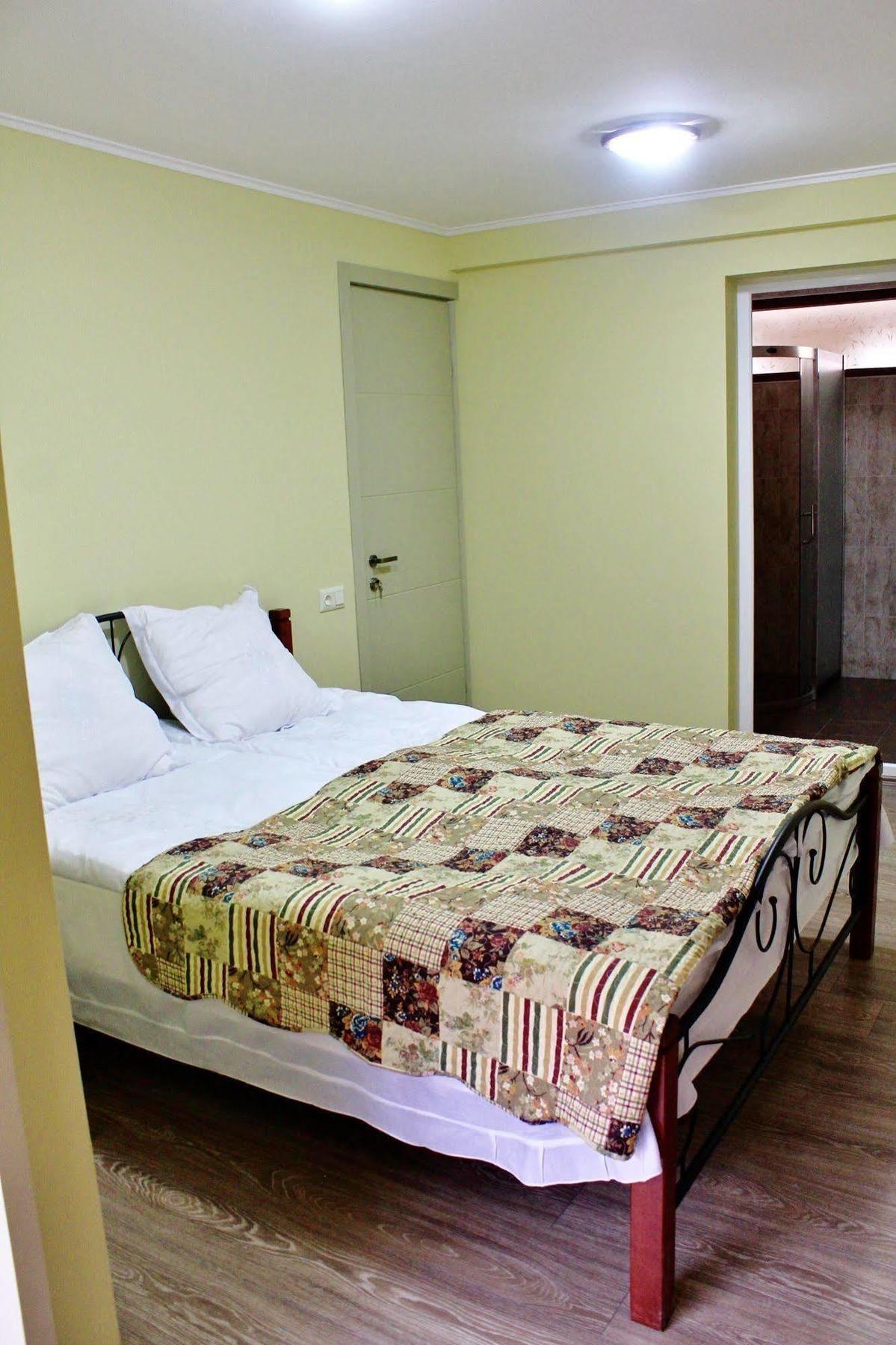 Red Fox Guesthouse Tbilisi Ngoại thất bức ảnh